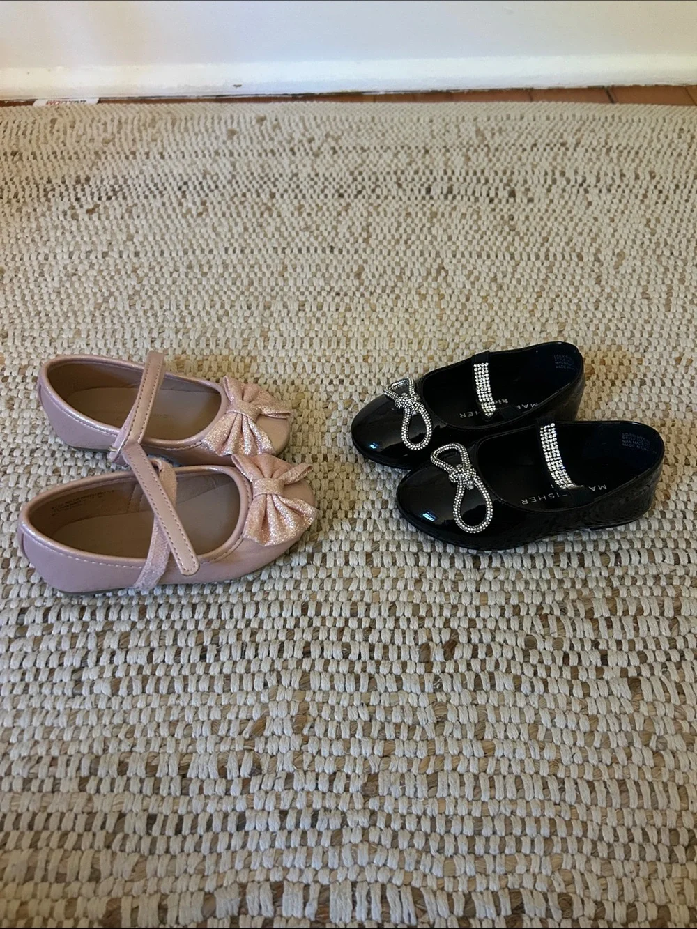 Marc Fisher Girls Sparkle Bow Mary Jane Shoes in Pink and Black size 6